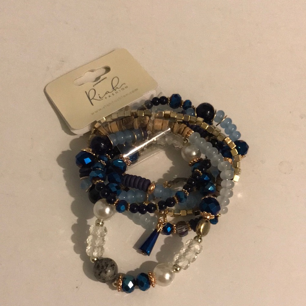 NWT blue bracelet set